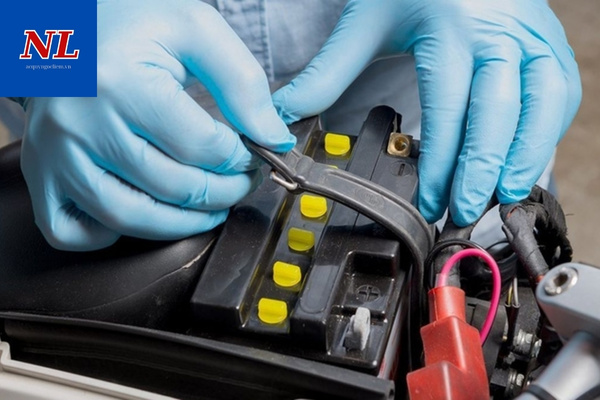 Hai Thông Số Quyết Định Nhất: Ah và CCA - Phân Biệt Giữa "Dung Lượng" và "Sức Mạnh"