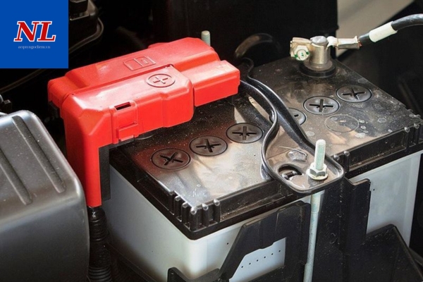 binh ac quy o to pinaco 2