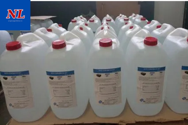 Tầm Quan Trọng Của Bình Châm Nước Chuyên Dụng Cho Ắc Quy Nước