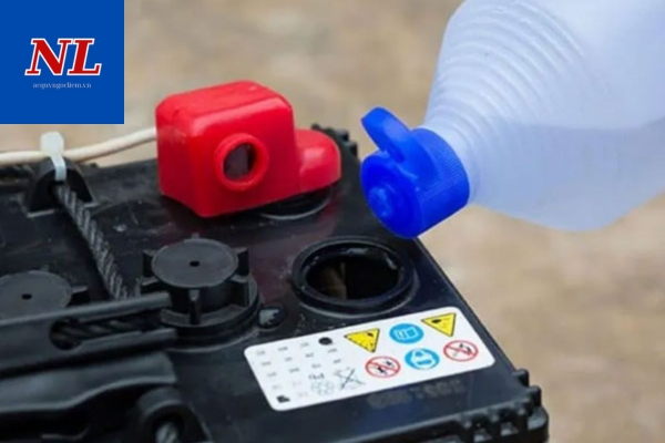 bình châm nước ắc quy