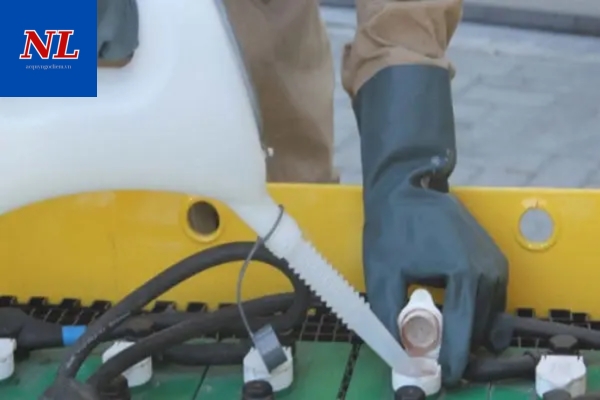 Hướng Dẫn Sử Dụng Bình Châm Nước và Bảo Dưỡng Ắc Quy Nước Hiệu Quả