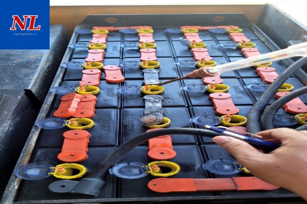 Vì Sao Nên Mua Nước Cất Và Sử Dụng Dịch Vụ Ắc Quy Ngọc Liêm? Cam Kết Toàn Diện